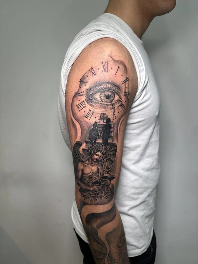 Manga realista black & grey con reloj, ojo y ángel